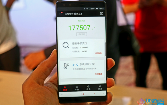 安兔兔現(xiàn)場跑分